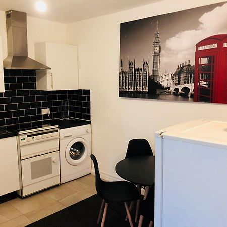 Spacious Studio Flat- Watford Junction & Harry Potter World Exterior photo